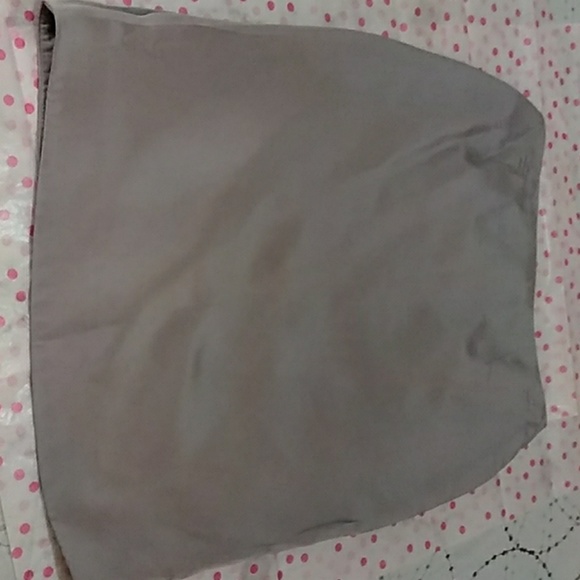 Stunning NWT Grey Silk Skirt. - Picture 5 of 7